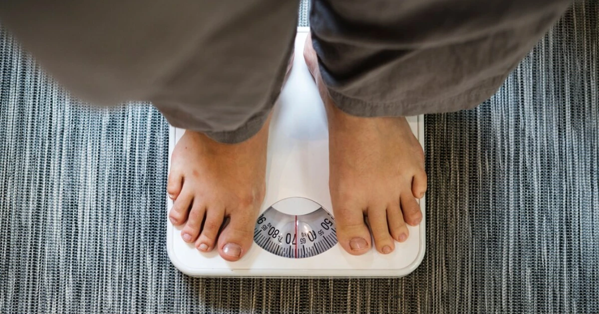 A photo of a feet on a weighing scale.