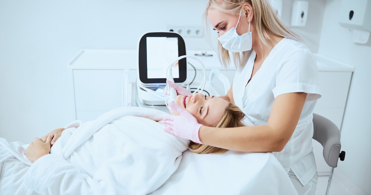 woman getting Exilis Ultra